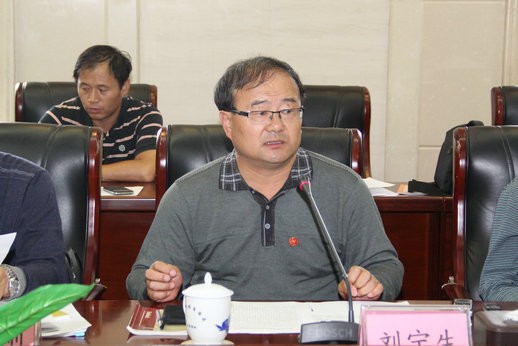 自治区人大常委会代表联络与选举任免工作委员会副主任杨振义主持