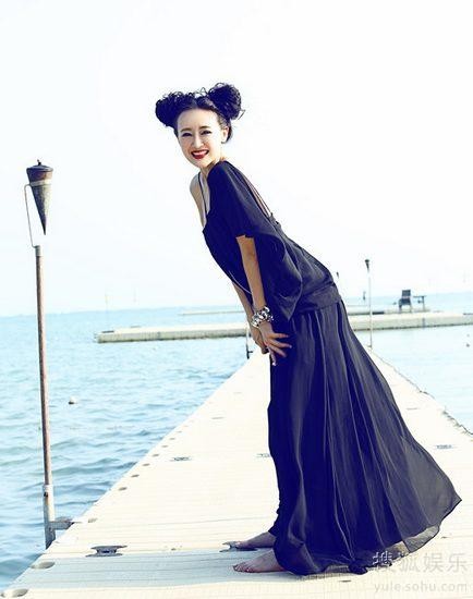 万妮恩曝个性红唇写真海岛之旅悠哉惬意-娱乐频道-手机搜狐万妮恩海岛