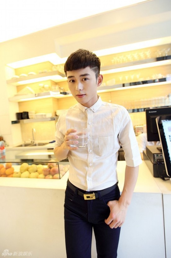 然而,就读于父母为他量身选择的轨道交通专业,孙家琪毕业后不得不选择