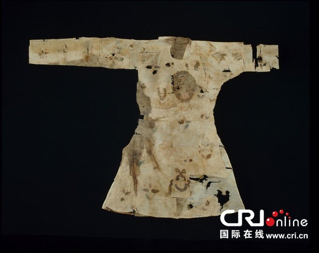 彩绘绢衫 东汉-魏晋