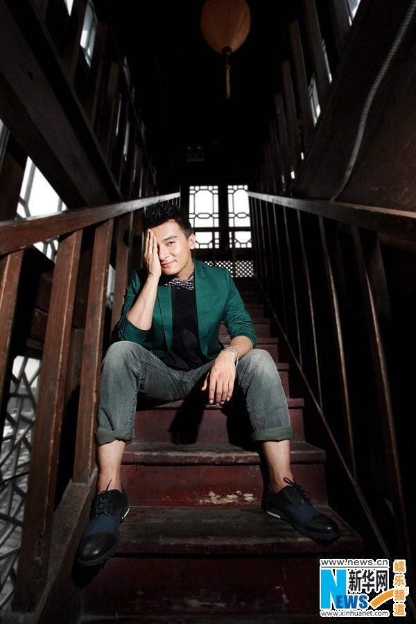 《北京青年》热播 贺刚时尚运动大片展绅士风范(图)