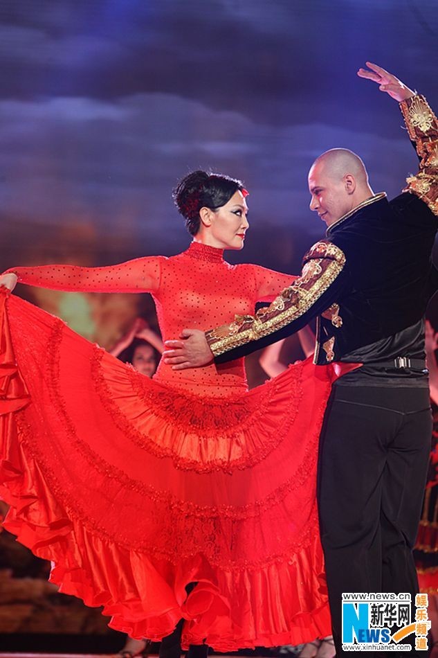 王姬《舞林》秀舞姿难见腰肢 不支持女儿进演艺圈(组图)