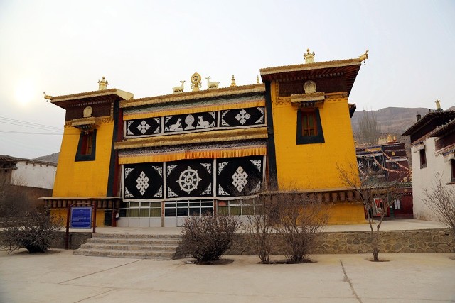 行在热贡 感受嘴角上扬的力量(高清组图)