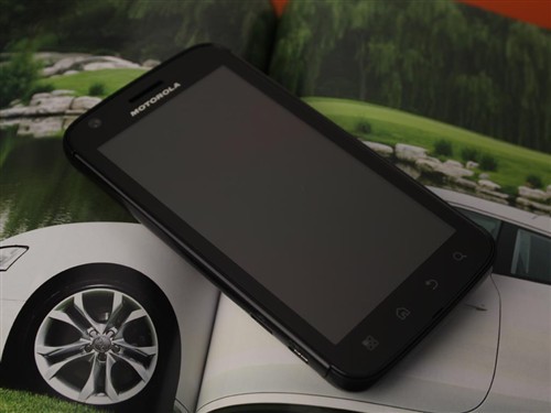 一身的智能手机,无线潜能主要体现在摩托罗拉独有的webtop解决方案上