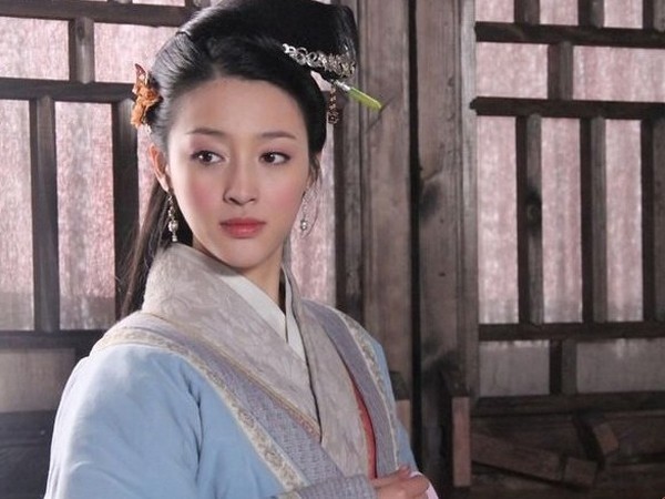 甘婷婷龚玥菲 新旧潘金莲拼身材