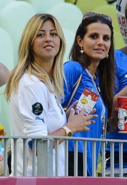 高清-意大利太太团助阵意西战(组图)