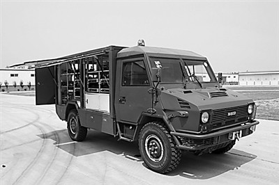 野战站台车 看点提示:野战站台车实现了自架,自撤,自行功