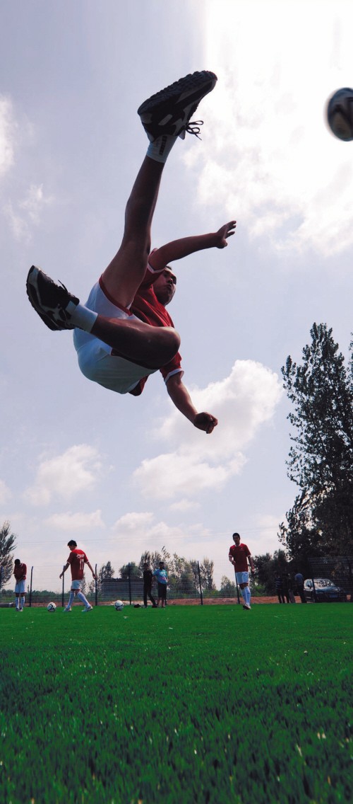 "旋风脚射门,朝天蹬停球,旋子转体抽射,乌龙绞柱起身,前扫腿传球,下