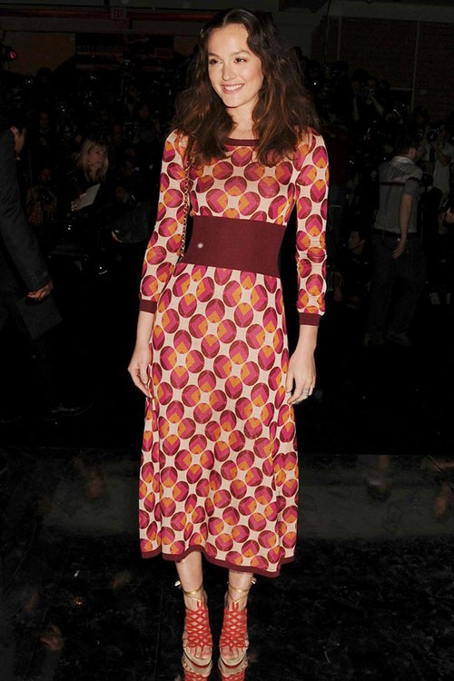 14岁女孩产下4斤重男婴 神吐槽:情侣公交车火热缠绵 伊娃 朗格利亚eva