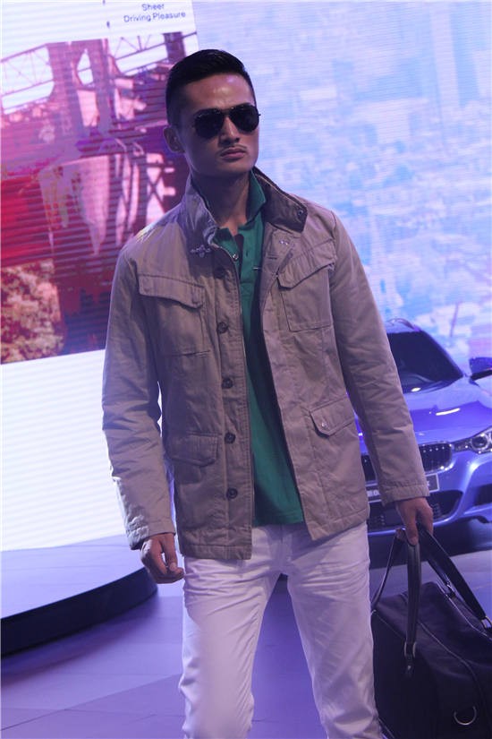 无男模不车展 成都车展养眼男模赚足人气