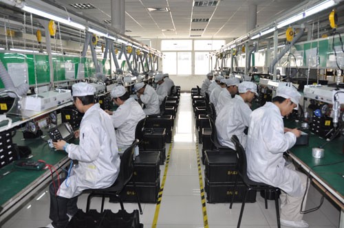 明亮宽敞的生产流水线