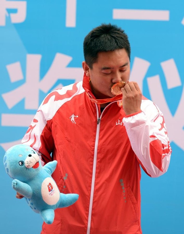 全运会男子飞碟双向颁奖 山东选手王迎夺冠军(组图)