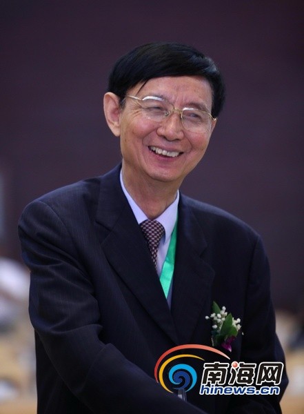 重庆力帆集团股份有限公司董事长尹明善表现了对来海南投资的极大兴趣