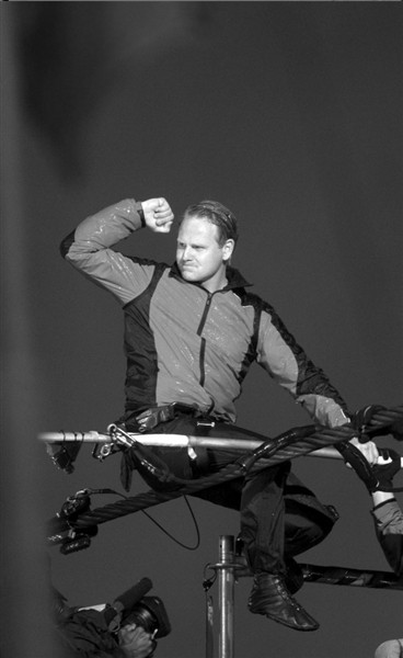 轻松管理手机 免费下载应用美国高空走钢丝表演家尼克·瓦伦达15日