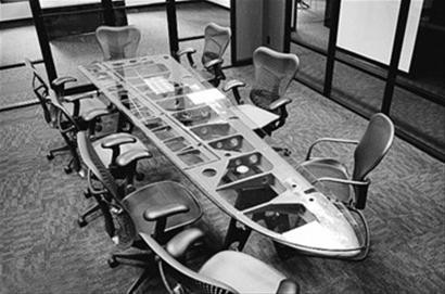 dc-10整流罩改装的床.c-130内侧襟翼改装的床.