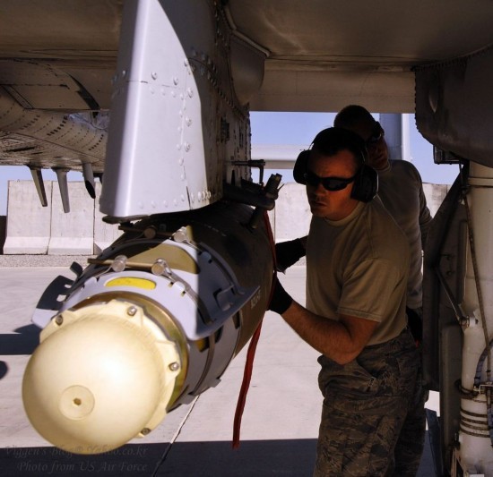 该机换装了"狙击手"xr式增强型瞄准吊舱,采用新的飞行控制系