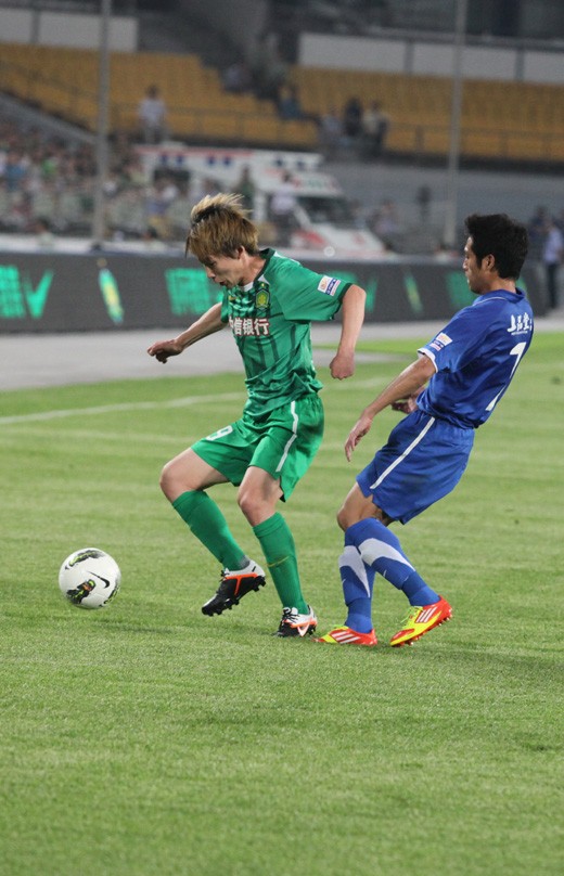 徐亮助攻王晓龙单刀破门 国安1-0阿尔滨(组图)