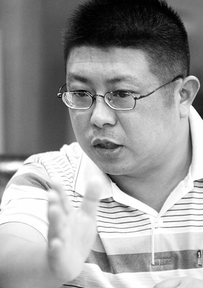 正文 武汉晚报读者评议会现场 姚峻 董永亮 陈文春 钱小军 魏启涛