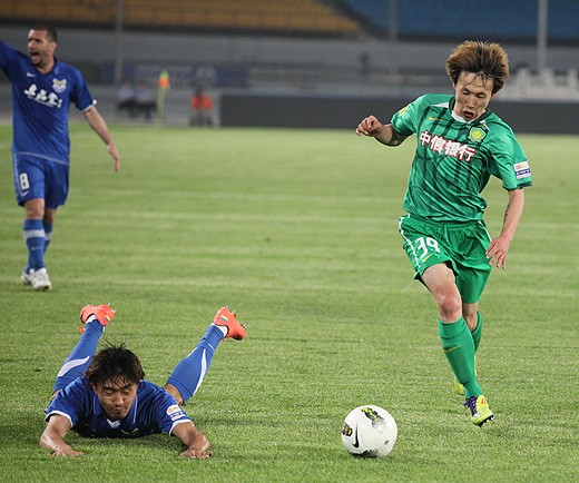 徐亮助攻王晓龙单刀破门 国安1-0阿尔滨(组图)