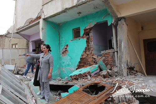人民网记者走进土耳其地震灾区 废墟埋下的是许多家庭的悲痛(组图)