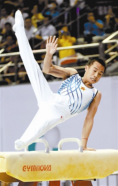 9月7日下午,解放军选手肖钦夺得十二运会鞍马冠军.本报记者 许之丰 摄