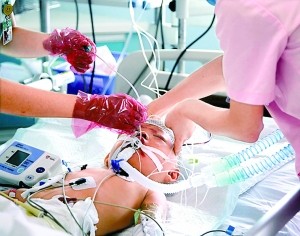 悦悦靠呼吸机辅助呼吸