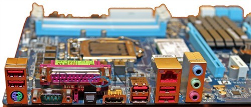 GA-Z68P-DS3主板最大的特点就是加入了mSATA接口，可以利用Z68芯片组的Smart Response技术、配合Intel 311 20GB固态硬盘，为系统和程序提供加速。