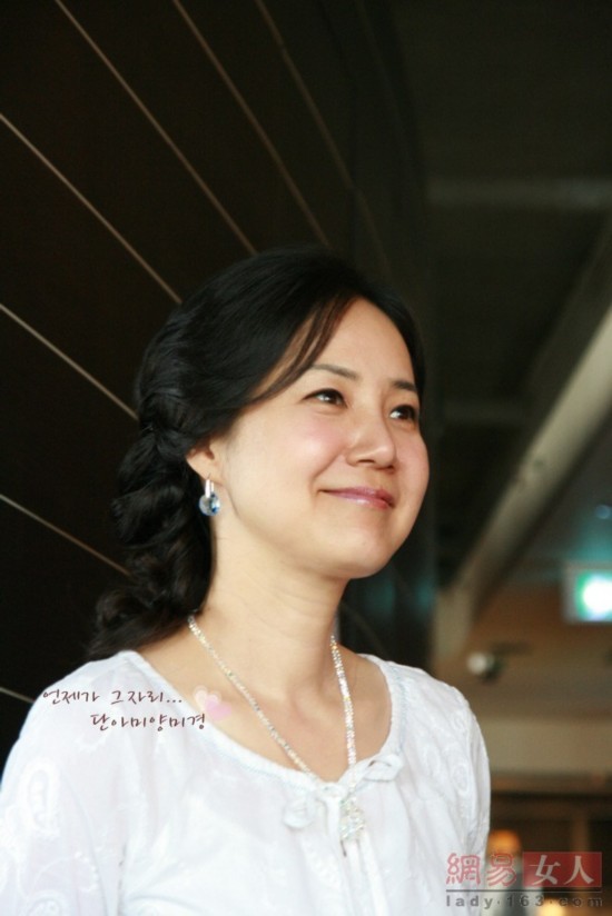 中日韩老中青三代美女 各领潮流数十年(组图)