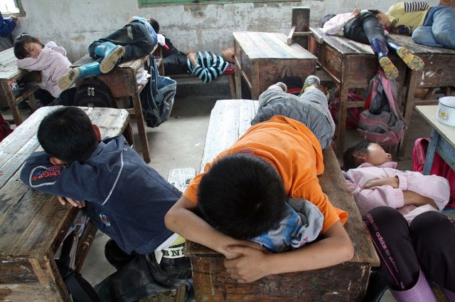 安徽黄山西递小学师生教室同眠 学生多为留守儿童(组图)