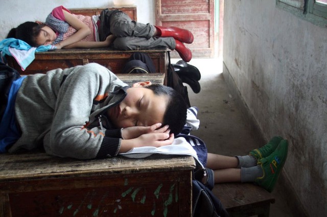 安徽黄山西递小学师生教室同眠 学生多为留守儿童(组图)