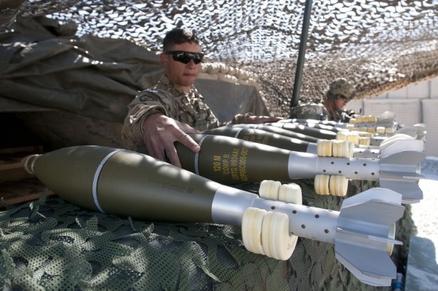 美陆军测试精确制导炮弹(组图)