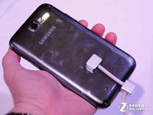 note2机身背部设计和s3颇为相似