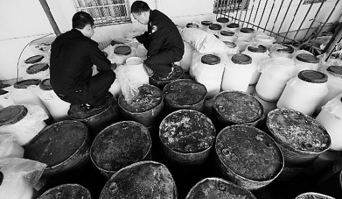 浙江查获100余吨新型地沟油 由屠宰废弃物制成(图)