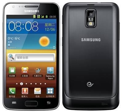 5吋屏支持双网双待i929 售价9100元