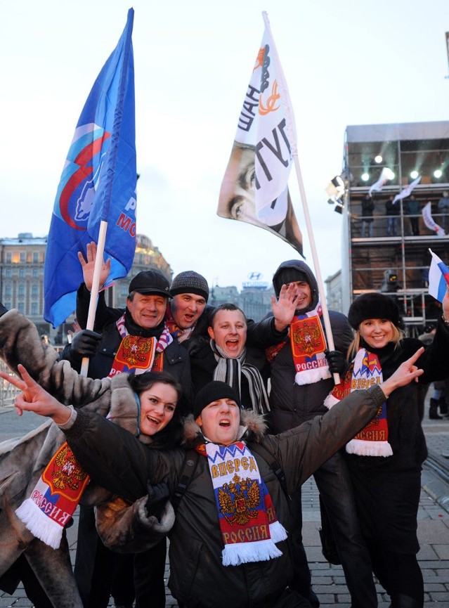 高清:普京支持者庆祝胜利(组图)
