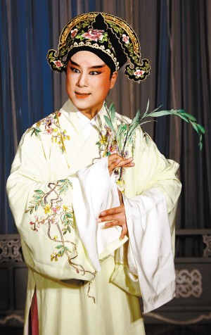 浙昆版《牡丹亭》中的柳梦梅将由当家小生李公律饰演.