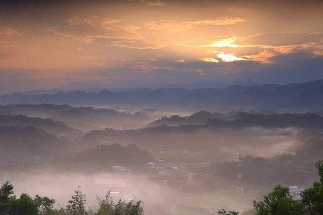 台湾苗栗 墨砚山 山岚 云海美到令人赞叹 新闻频道 手机搜狐