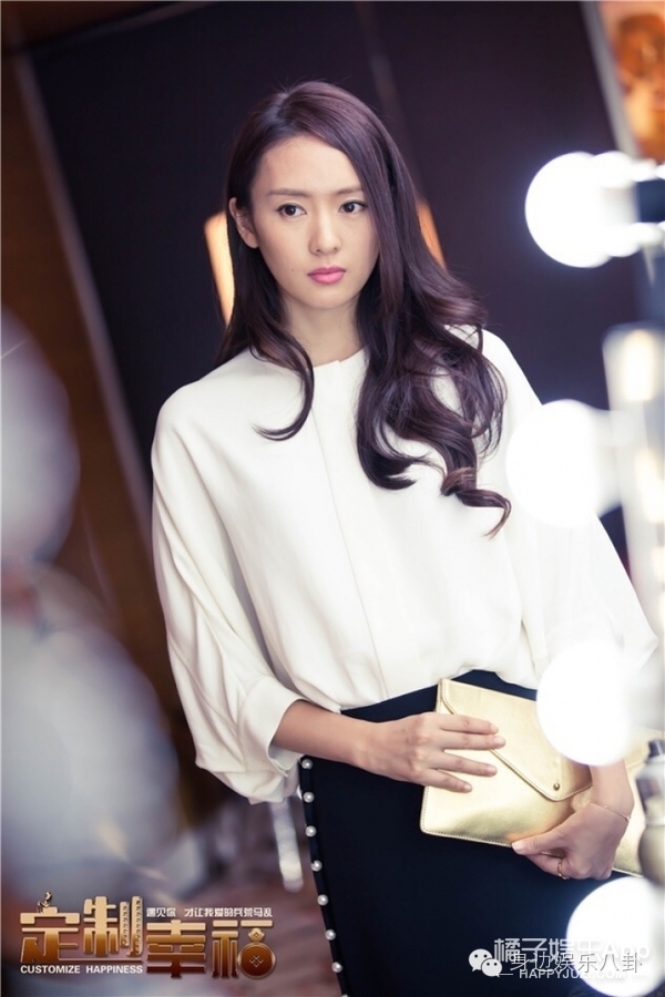 童瑶还是那个美貌自信的女神,只是不是知道在这部剧她和kimi将擦出