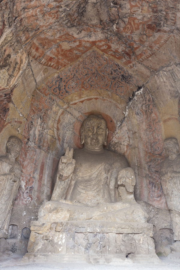 龙门石窟,静立于伊水河畔已千年