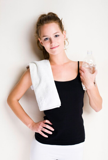 看矿泉水瓶如何帮你丰胸?