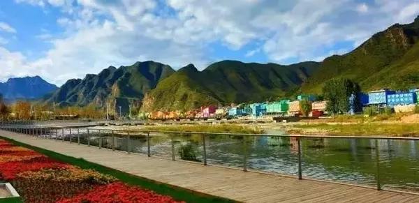 北京周边惊现七彩小镇!比古镇更绚烂,趁人少速度