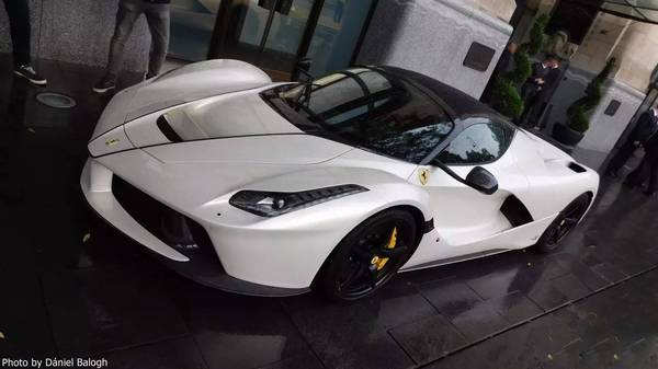 神马上路,一枚白色法拉利laferrari aperta!