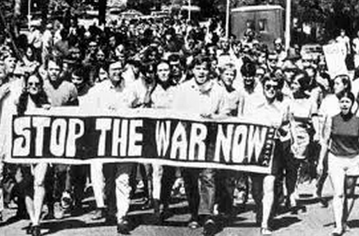 答案就在风里飘着呢 上世纪六十年代的美国,保守主义有所抬头,宗教