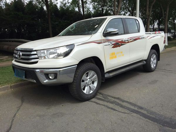 丰田海拉克斯hilux最结实的皮卡,可惜只有港口有!