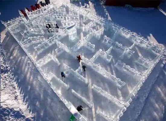 世界冰雪艺术锦标赛中建造的儿童乐园冰雪迷宫(kids park ice maze)