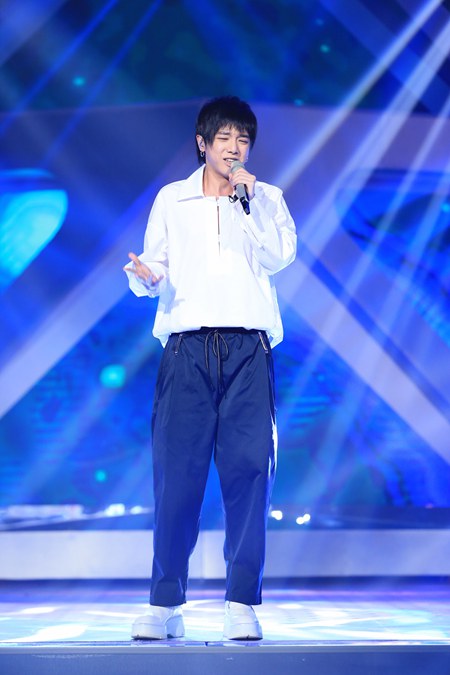 华晨宇实力演绎《流浪记》 惊艳唱腔唱哭全场
