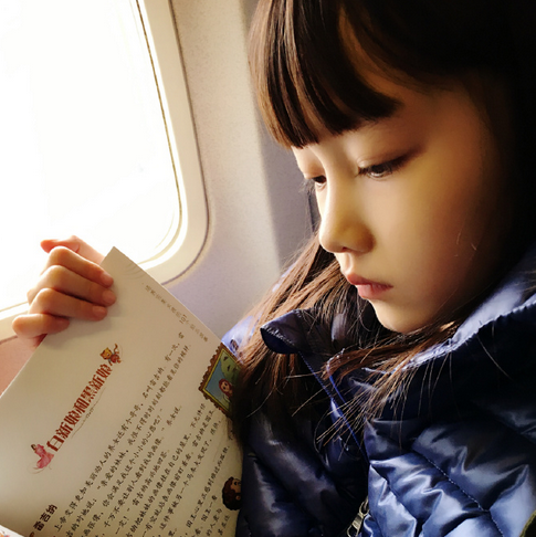 小萝莉梨涡妹妹晒照 萌娃已上线 看完想回家生孩子