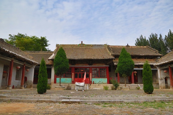 绽放在开化寺无与伦比的画中,绽放在北义城大观题记上,绽放在玉皇庙的