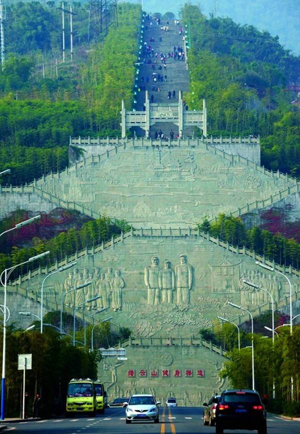 缙云山健身梯道,是10条"重庆最美步道"之一.