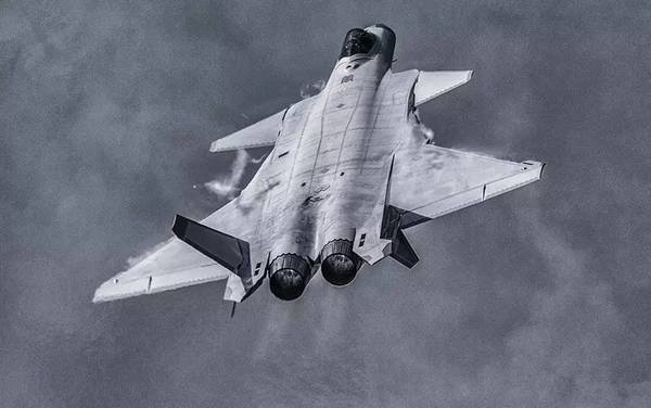 赶一回时髦 | 歼-20迷彩涂装酷毙了!